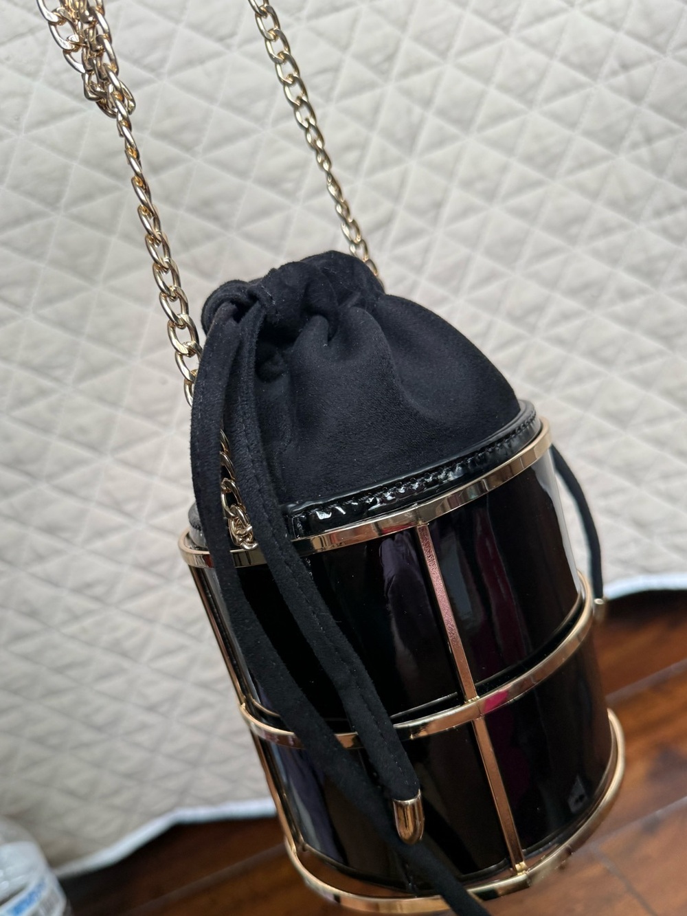 Vintage Style cylindrical drawstring bucket bag, gold metal frame And Chain